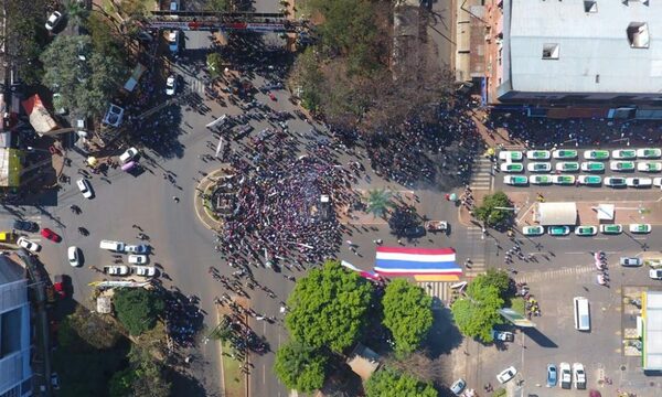 Fracasa manifestación a favor de Prieto y sus matones atacan carpa de la resistencia