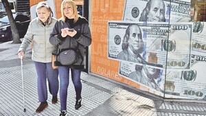 El dólar alcanza nuevo récord tras elecciones primarias
