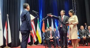 Landy Torres juró como gobernador de Alto Paraná