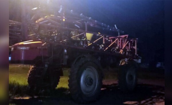 Adolescente sufre lesiones tras chocar contra fumigadora