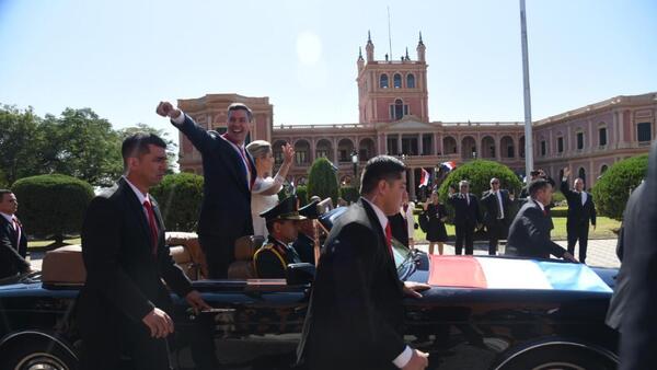 Así fue el traslado de Peña a la Catedral en un lujoso automóvil