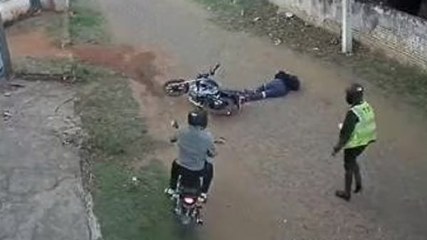 Malvivientes dispararon contra un hombre y le robaron su motocicleta - Noticiero Paraguay