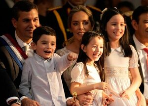 Diario HOY | Primer día de trabajo de Peña: visitar una escuela y celebrar a los niños leyendo cuentos