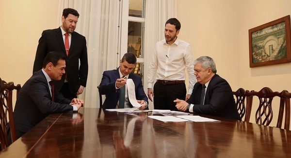 Peña firma más decretos designando a otros miembros de su gabinete