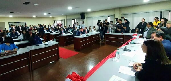 Colorados y liberales acusados de “vendidos” acaparan mesa directiva de Junta Alto Paraná - ABC en el Este - ABC Color