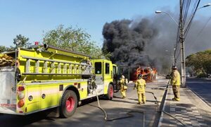 Colectivo en llamas, frente a IPS