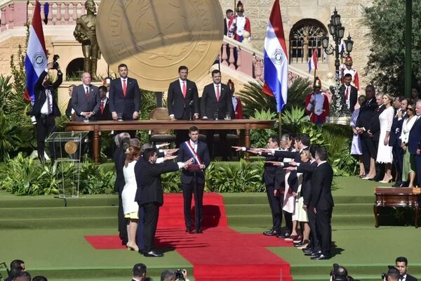 Juraron ayer 17 ministros que acompañarán a Peña - Política - ABC Color