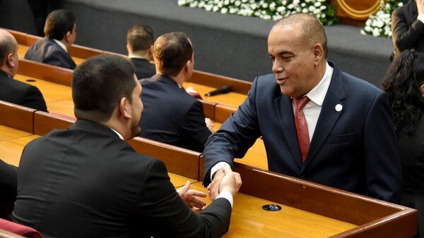 Opositores denuncian copamiento, atropello y sometimiento a Cartes