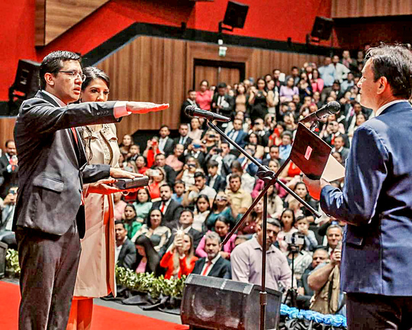 Mejorar la salud y generar empleo compromisos del nuevo gobernador - La Clave