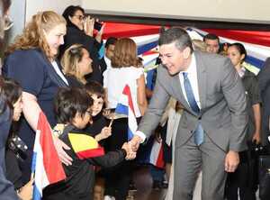 Peña comparte con niños por su día, en su primera actividad como presidente - .::Agencia IP::.