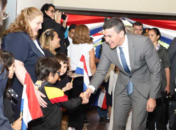 Peña comparte con niños por su día, en su primera actividad como presidente - .::Agencia IP::.