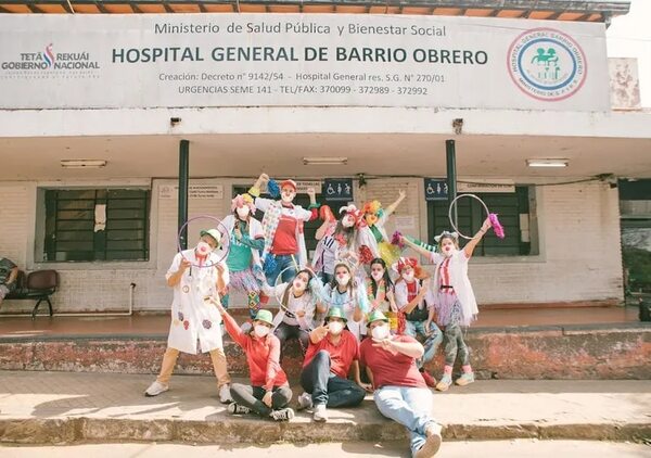 “Payasonrisas” llevan alegría y regalos a los niños en los hospitales - Nacionales - ABC Color