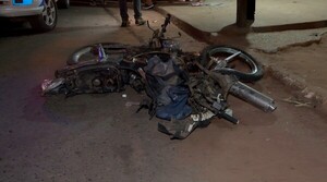 Motociclista muere, tras chocar contra una camioneta - Unicanal