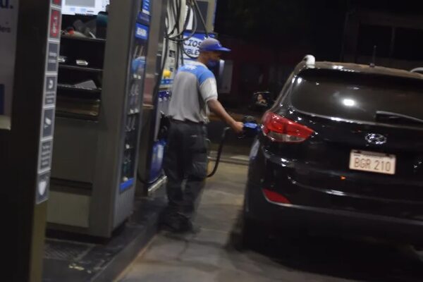 Precios de los combustibles aumentan en Argentina - Mundo - ABC Color