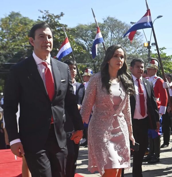 Santi Peña devuelve a esposa de Beto Ovelar salario de más de G. 100 millones en Itaipú - Política - ABC Color