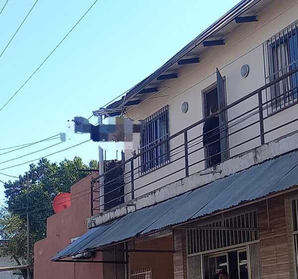 Obrero sufre descarga eléctrica mientras pintaba una casa - La Clave