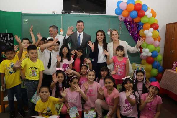 Diario HOY | Primera actividad como presidente: Santi Peña compartió con alumnos
