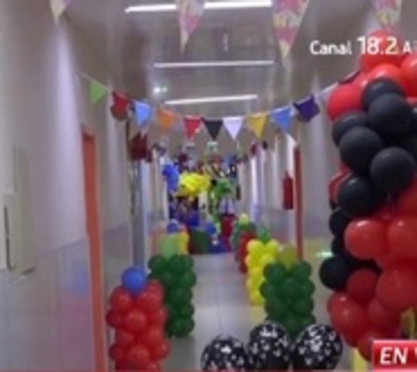 Doctores homenajean a sus pacientitos en Hospital Acosta Ñu - Paraguay.com