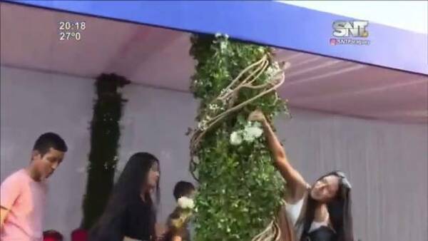 ¡Un clásico! Se llevaron los arreglos florales de la asunción al mando