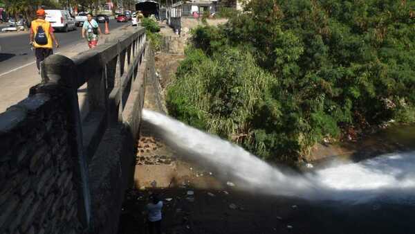 Intentaron robar válvula de Essap y ocasionaron feroz pérdida de agua en Asunción