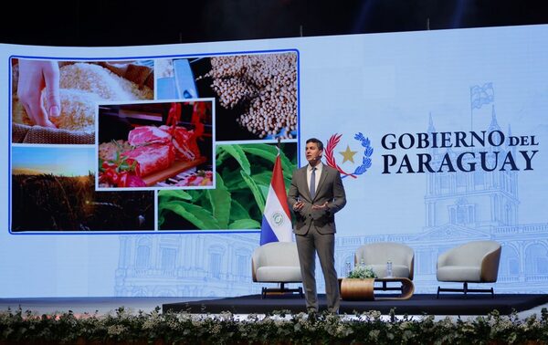 Santiago Peña presentó “Paraguay el resurgir de un gigante”