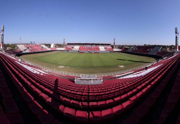 Versus / El estadio Antonio Aranda se pone a punto para el partido de la "Albirroja"