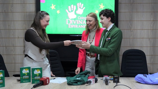 Estudiante del Colegio Divina Esperanza ha sido seleccionado y obtuvo Beca para estudiar en Alemania