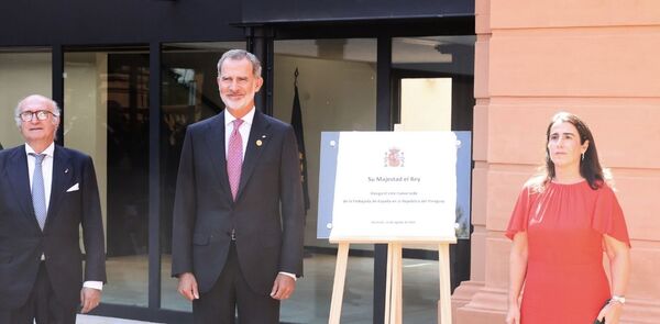 El rey Felipe VI inaugura la nueva embajada de Espa帽a en Paraguay - Revista PLUS