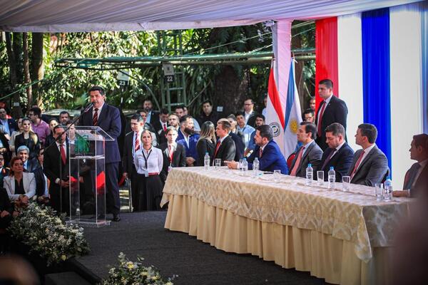 EN ACTO ENCABEZADO POR EL PRESIDENTE PEÑA, LUIS BENÍTEZ ASUMIÓ LA DIRECCIÓN EJECUTIVA DE YACYRETÁ