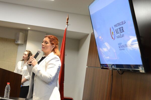 Diario HOY | Fortalecer Ciudad Mujer, entre las metas de la nueva ministra