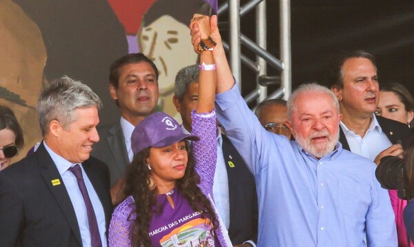 Lula se fue molesto de Asunción por aguantar una hora y media en el sol - La Tribuna