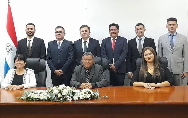 Juran nuevos concejales departamentales de Ñeembucú - Política - ABC Color