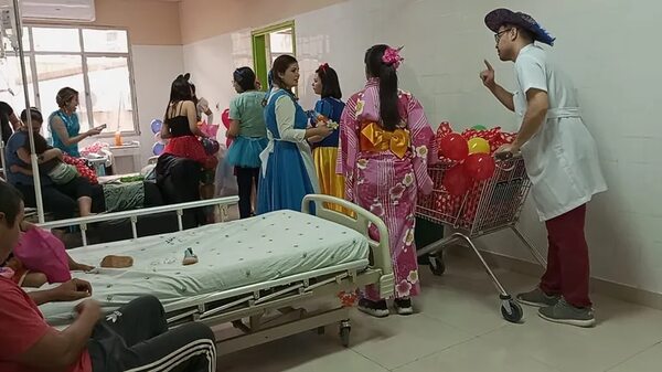 Día del Niño: médicos se disfrazan para agasajar a pacientes del Hospital Pediátrico Acosta Ñu - Nacionales - ABC Color