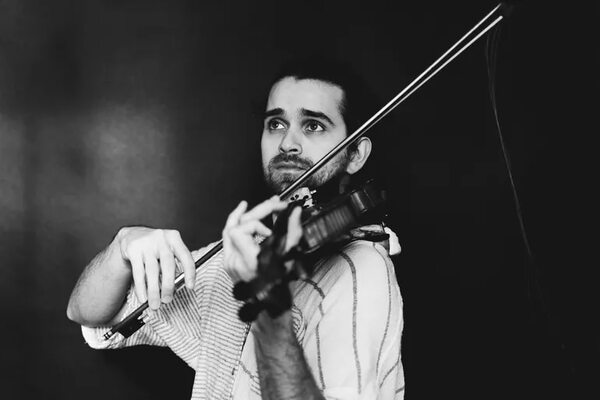 Franco Pinazzo inaugura el ciclo “Espacios que suen(ñ)an”, con música y gastronomía - Música - ABC Color
