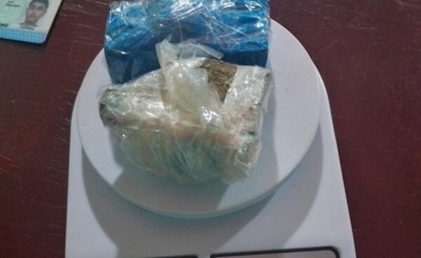 Aprehenden a dos jóvenes con 135 gramos de marihuana