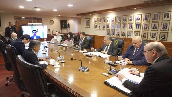Corte ordena investigar a abogados por supuestos títulos irregulares