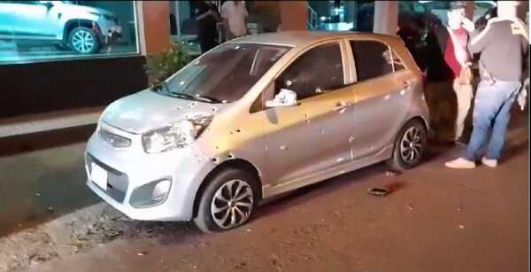 Vehículo fue atacado a tiros en el barrio San Antonio de PJC - Oasis FM 94.3