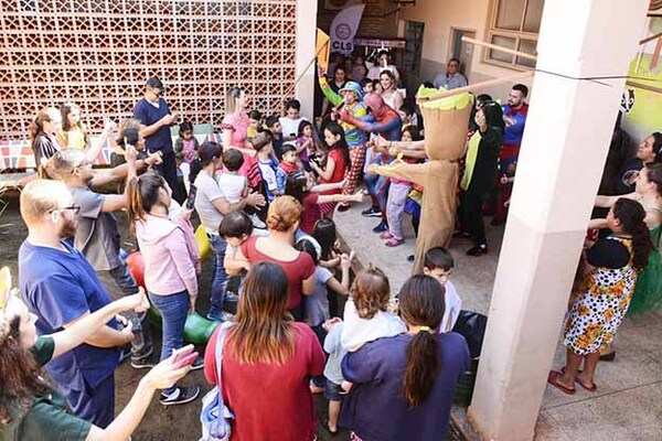 Municipalidad de Hernandarias homenajeó a los niños en su día en el Hospital Distrital | DIARIO PRIMERA PLANA