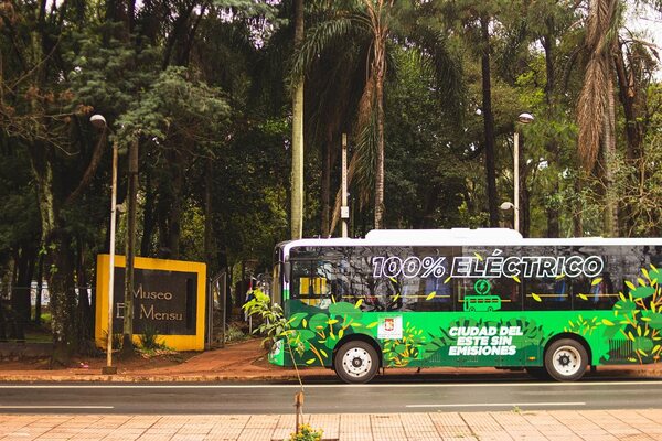 Prieto anuncia la entrada en operación de buses eléctricos - La Clave