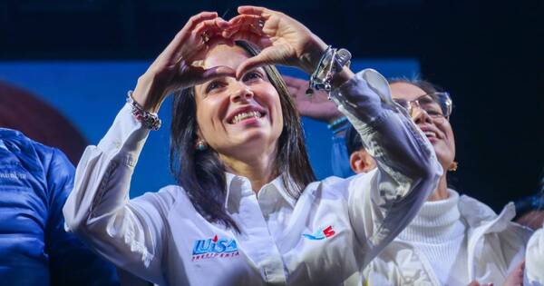 La Nación / Ecuador: la presidenciable correísta Luisa González lidera encuestas