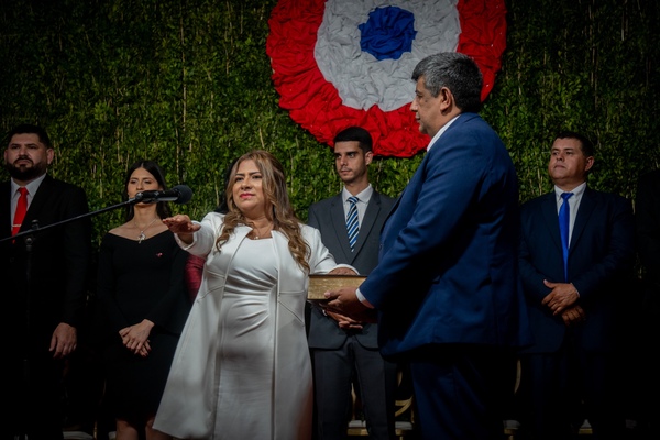 Asume gobernadora de Concepción y concejales departamentales