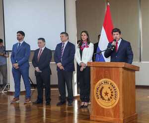 Asumen funciones nuevos ministro y viceministros del MIC - .::Agencia IP::.