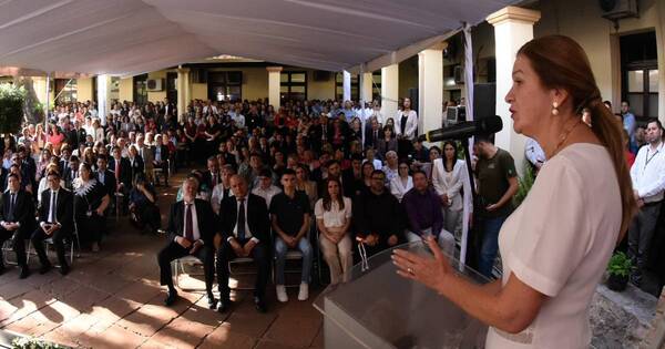 La Nación / Teresa Barán subraya la prevención y capacitación al asumir la cartera de Salud
