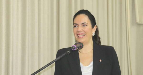 La Nación / “Nos urge volver a mover la economía”, destaca ministra de Obras tras posesión de cargo