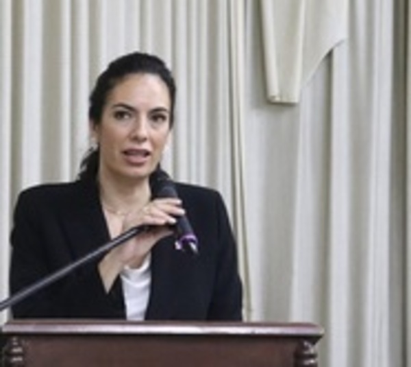 Ministra buscará que la gente vuelva "a encantarse" con el transporte - Paraguay.com