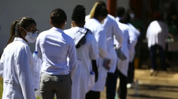 El 85% de los brasileños recibidos en Paraguay no puede ejercer en Brasil