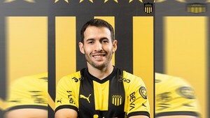 Camilo Mayada fue presentado como nueva incorporación de Peñarol