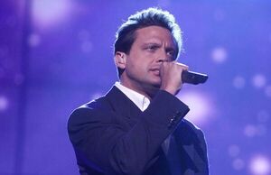 Luis Miguel interrumpió su show en Argentina para saludar a Mirtha Legrand con un beso