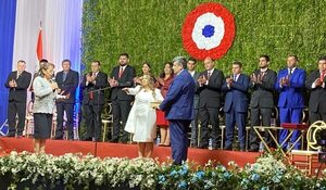 Gobernadora de Concepción promete trabajo y honestidad - Política - ABC Color