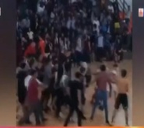 Torneo estudiantil acaba en salvaje pelea - Paraguay.com